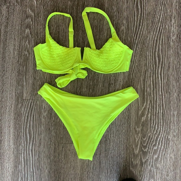 Swimsuit - Picture 3 of 3